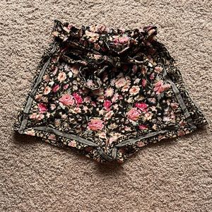 Floral soft shorts with belt